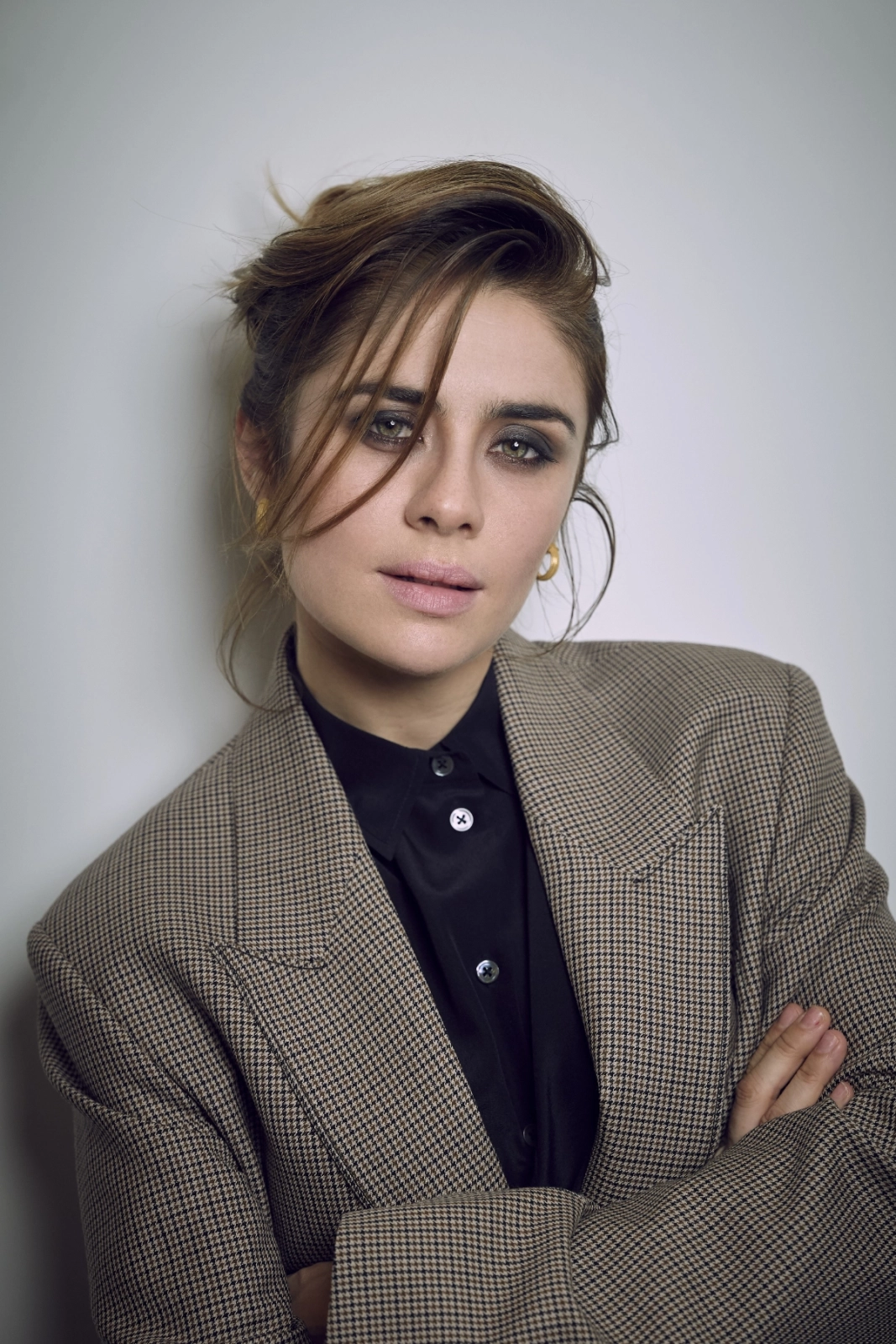 Dal set alla regia, uno sguardo attento sulle relazioni.